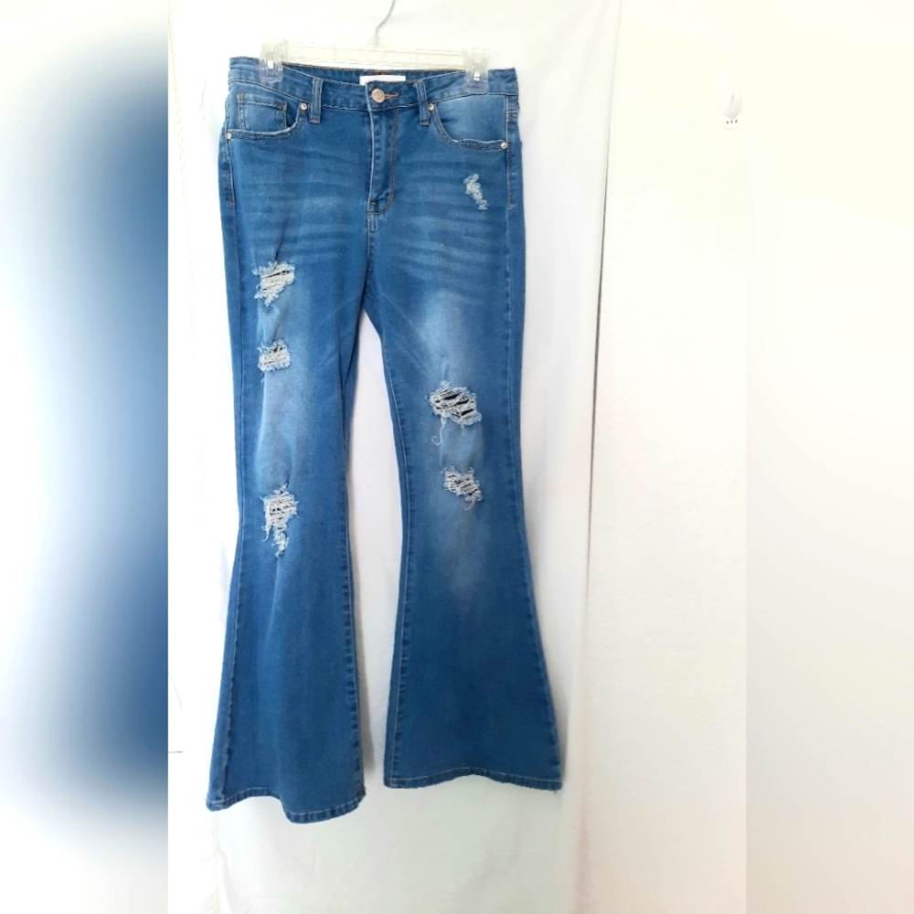 Almost Famous Women Denim Stretch Distressed Jeans Bell Button Wide Leg Size 9